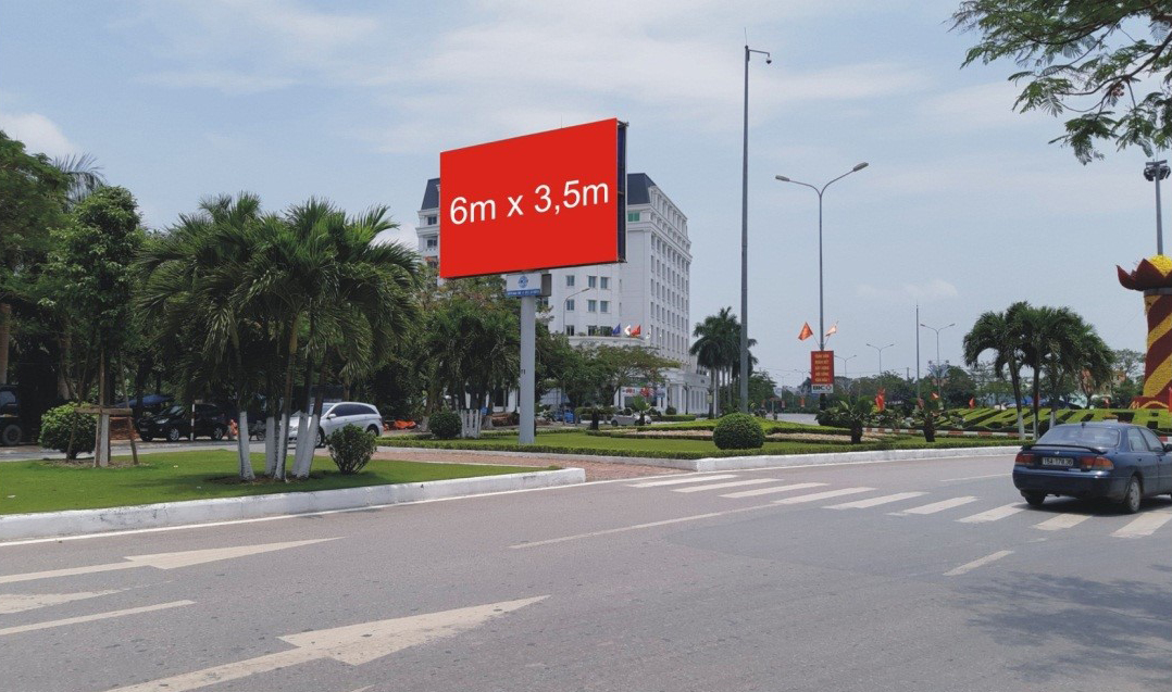 Biển quảng cáo đường Phạm Văn Đồng